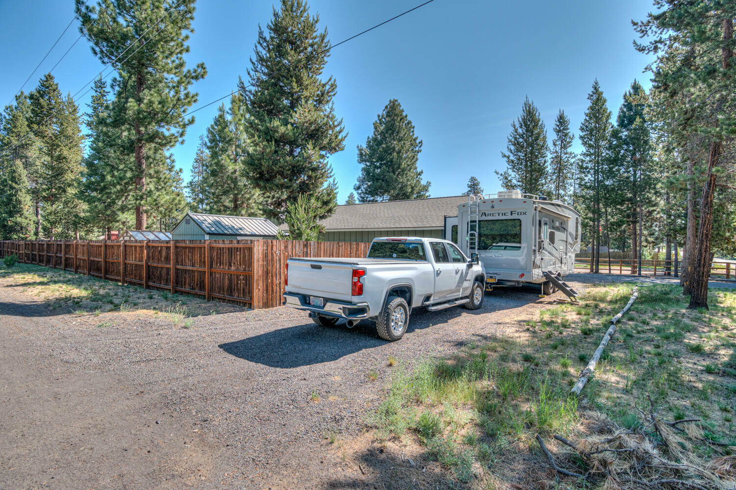 Property Photo: 17024 Kingsburg Road OR 97707