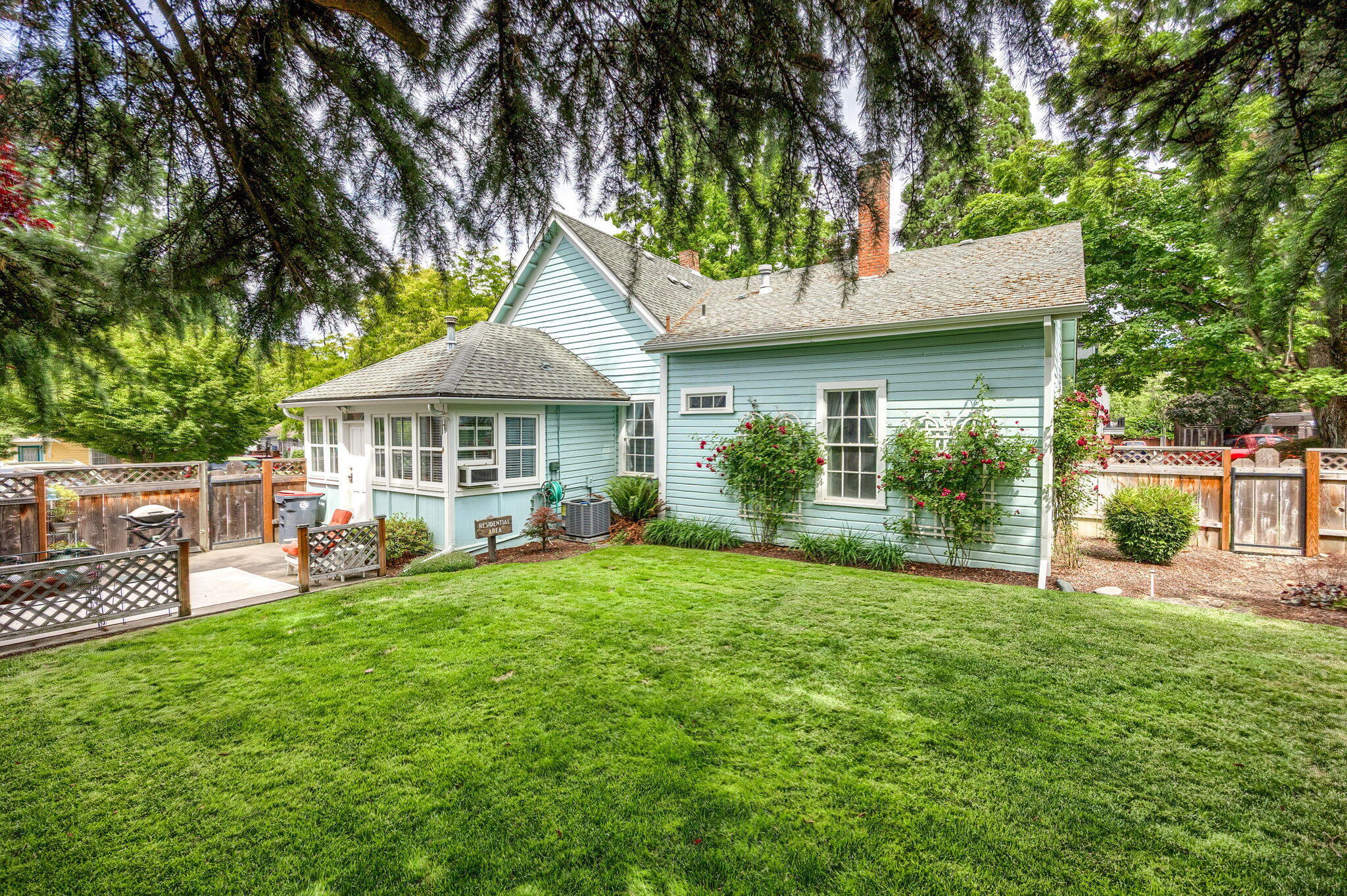 Property Photo: 175 N 3rd Street OR 97530