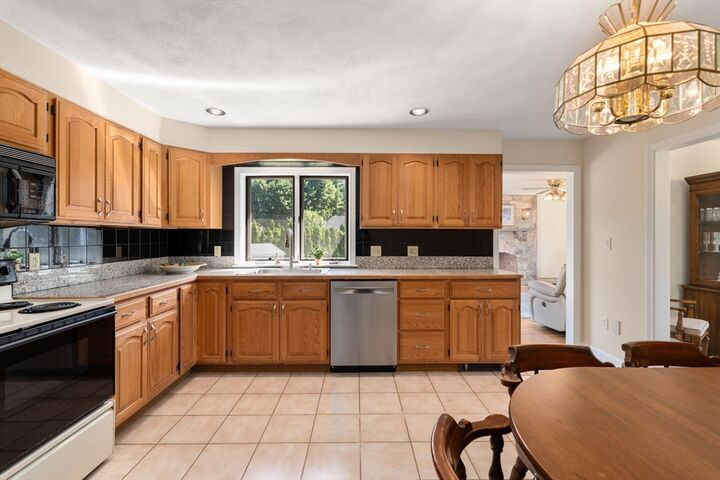 Property Photo:  6 Gavin Cir  MA 02180 