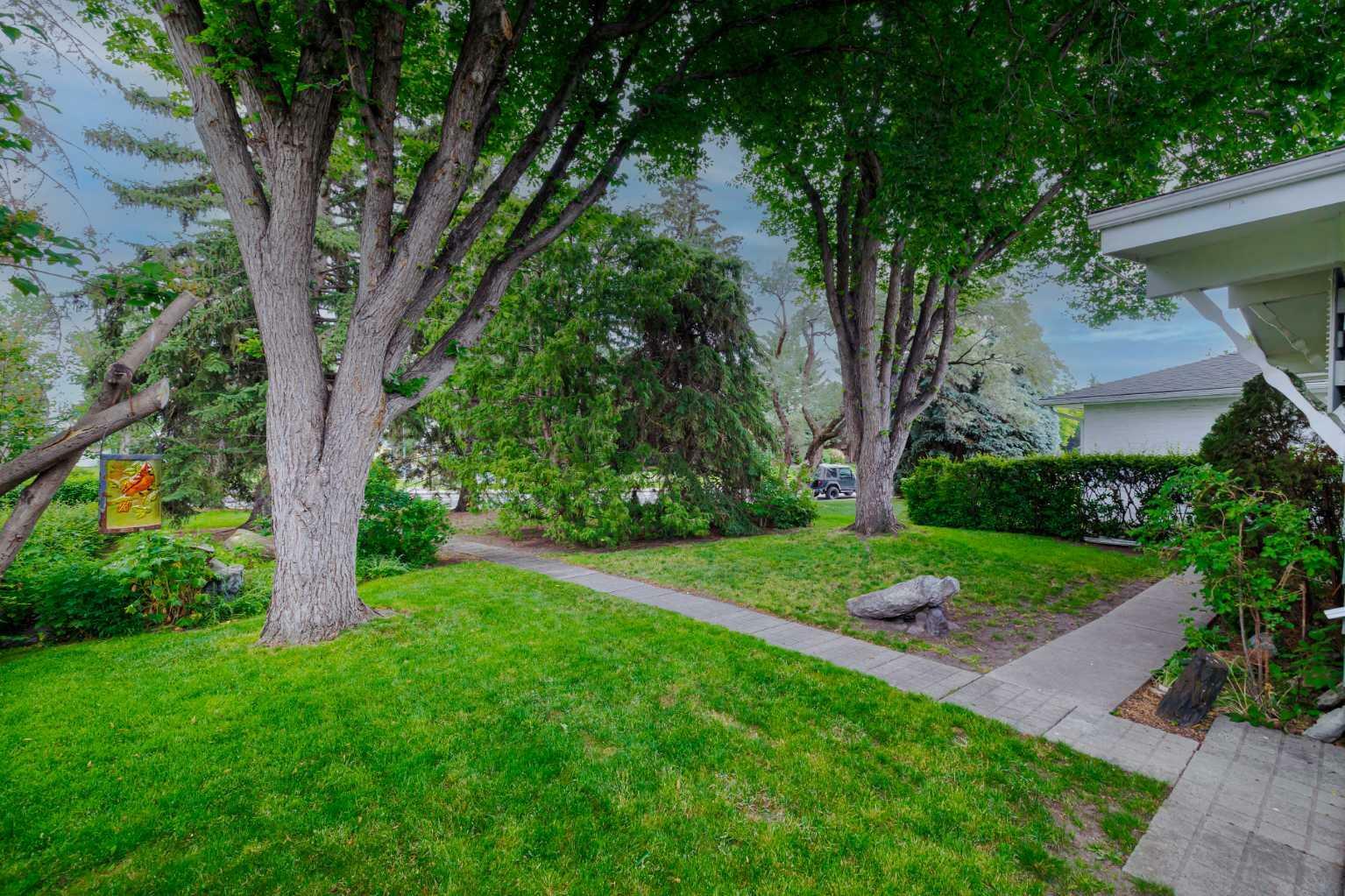 Photo de la propriété: 10004 Willowview Road SE AB T2J 1P4