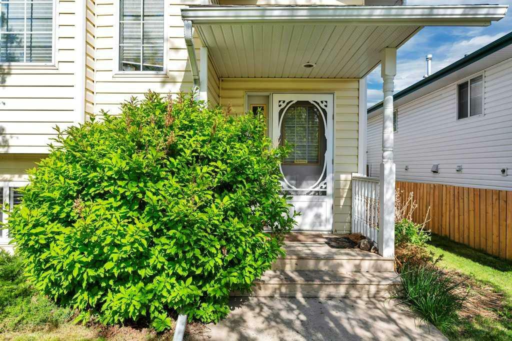 Property Photo: 40 Country Ridge Close AB T4L 2H1