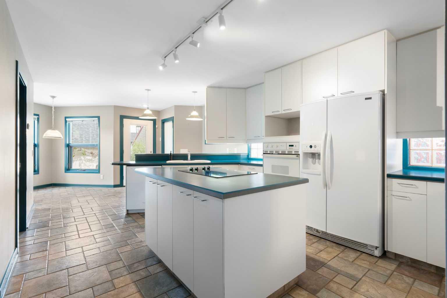 Property Photo:  1726 Broadview Road NW  AB T2N 3H3 
