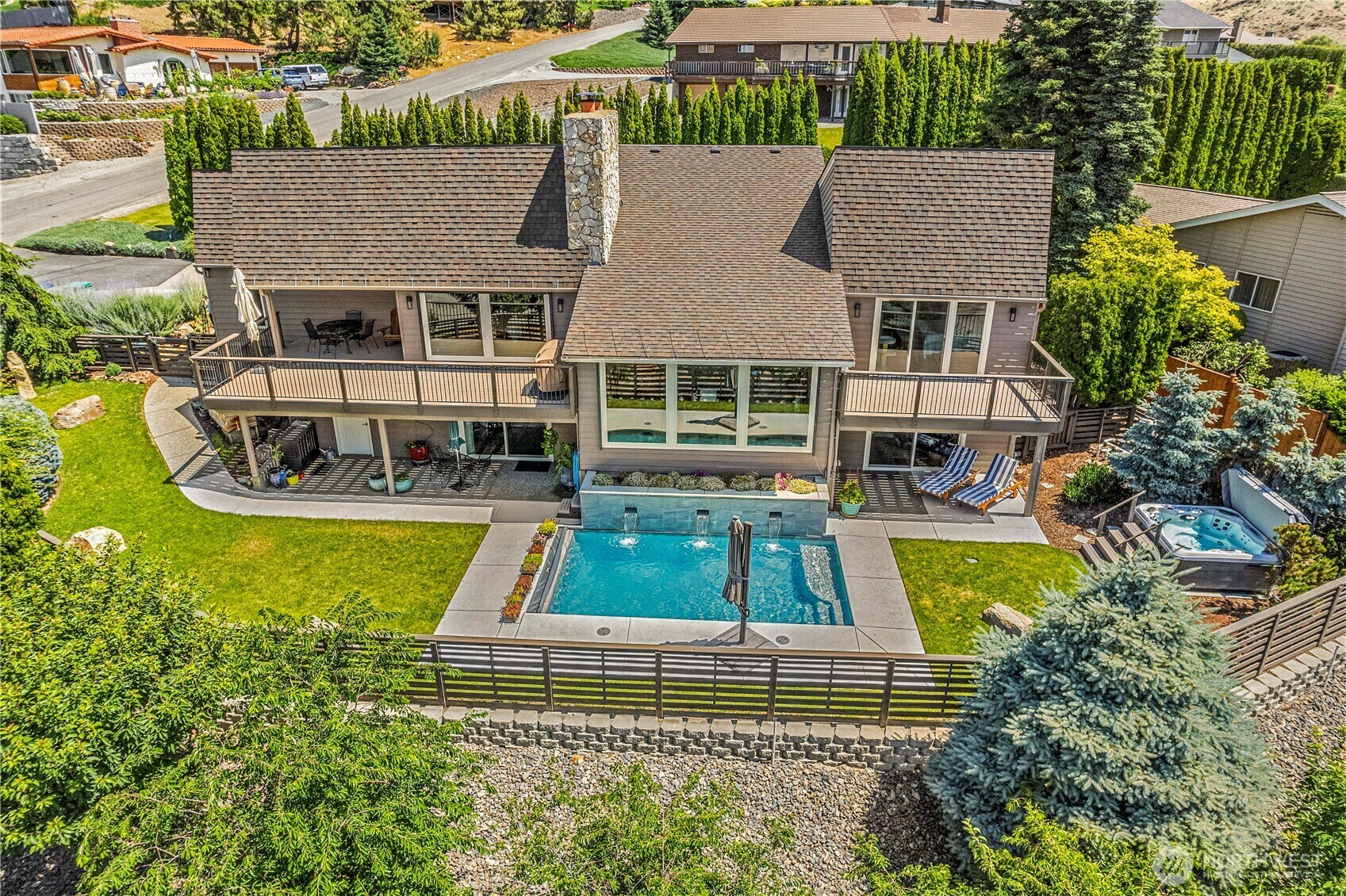 Property Photo: 701 Vista View Place WA 98802
