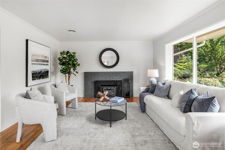 Property Photo: 12515 2nd Avenue NE WA 98125