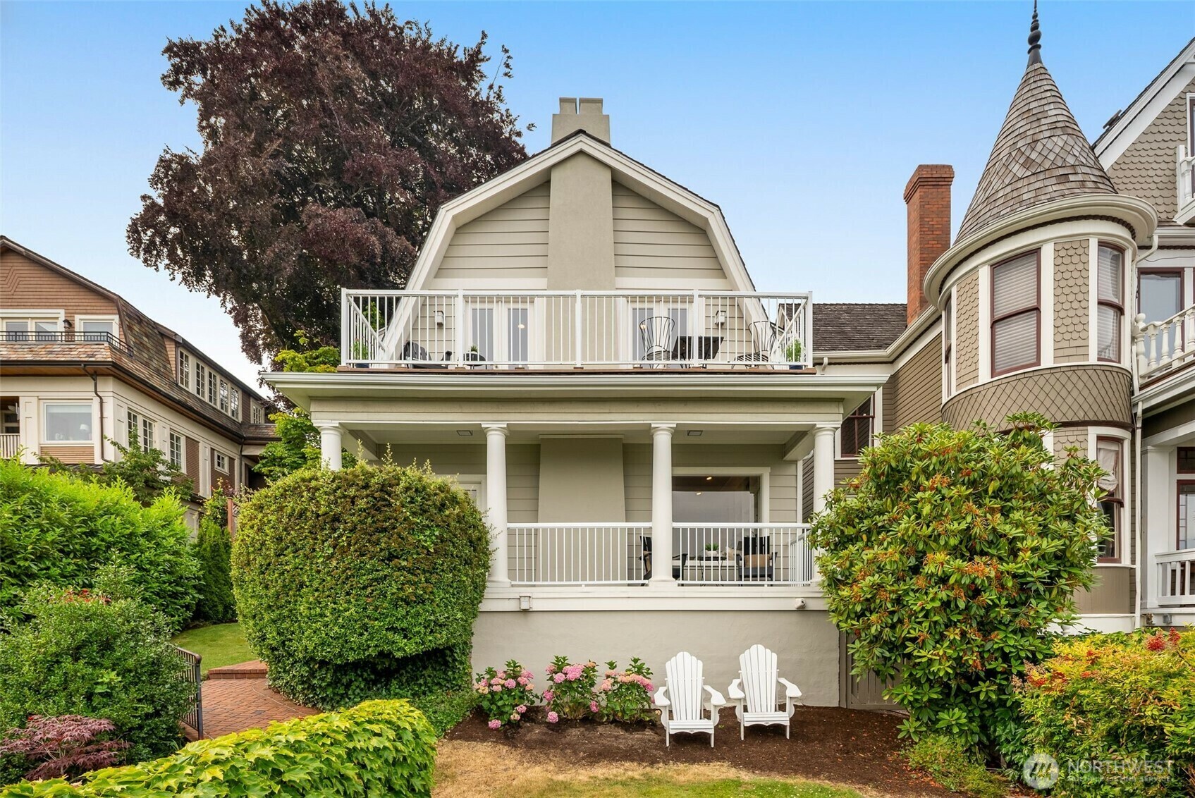 Property Photo: 526 W Kinnear Place WA 98119