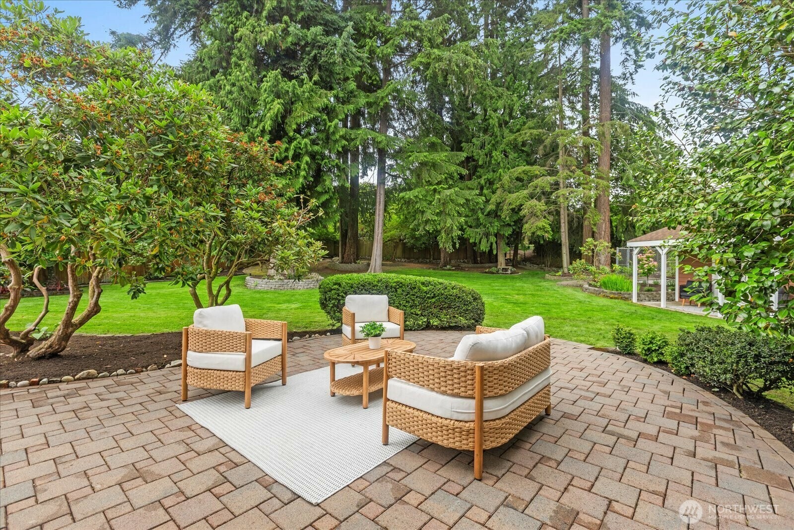 Property Photo: 11012 239th Pl SW WA 98020