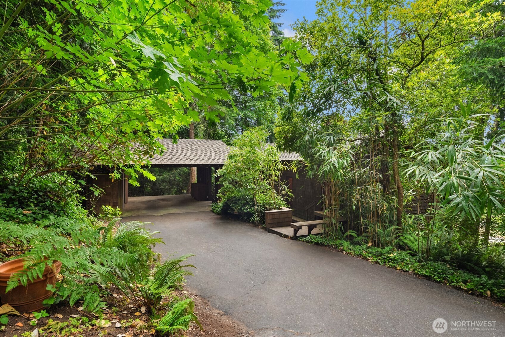 Property Photo: 11658 72nd Place NE WA 98034