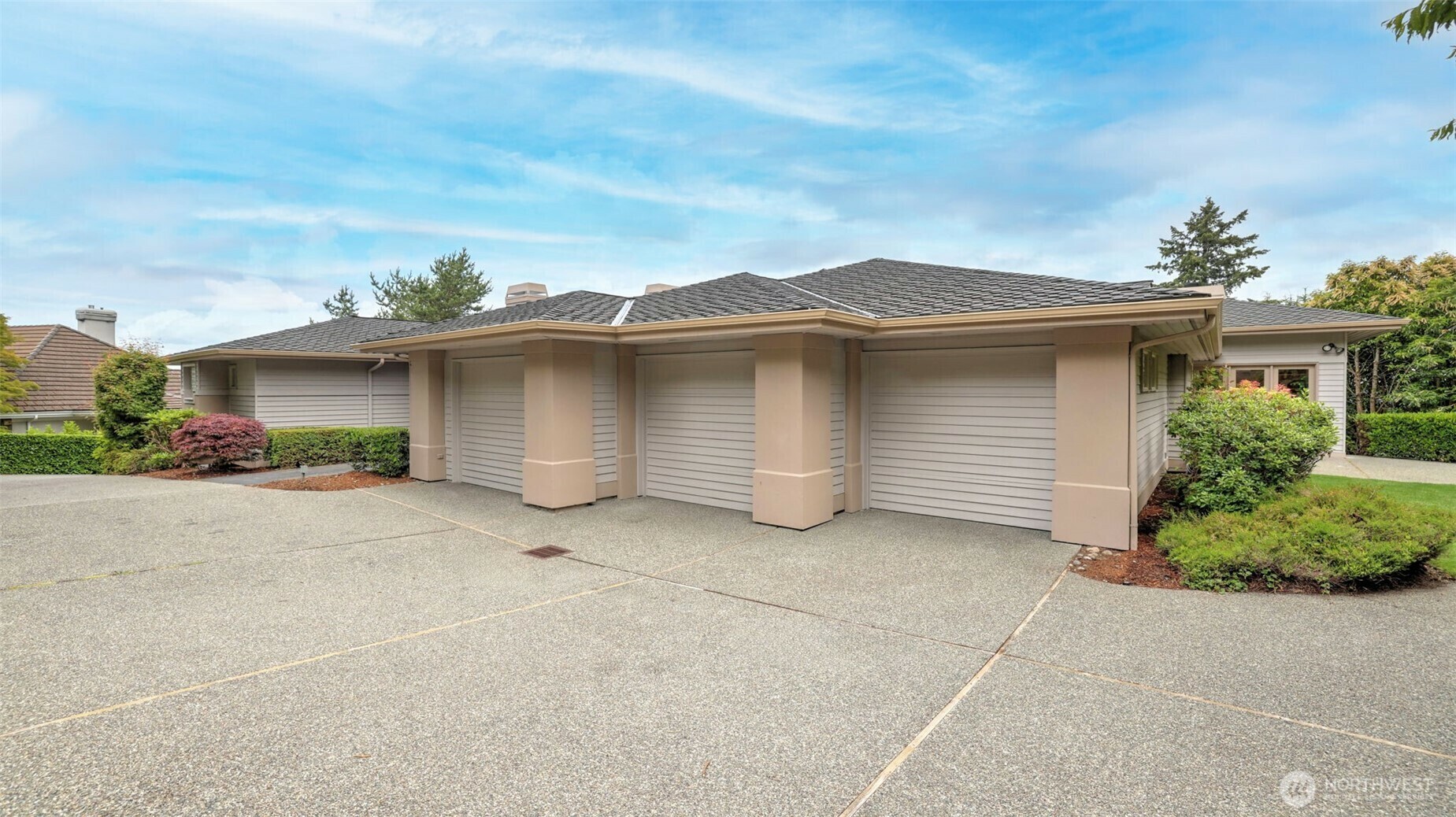 Property Photo: 16833 SE 57th Place WA 98006