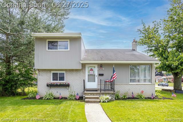 Property Photo: 32521 Dover Street MI 48135