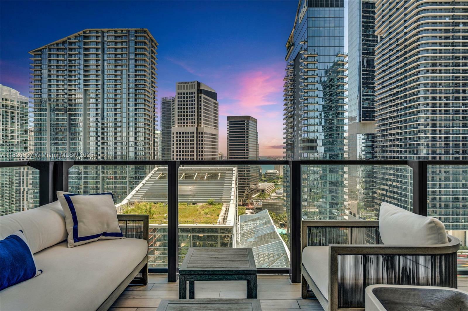 Property Photo:  88 SW 7th St 2107  FL 33130 