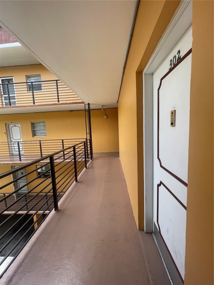 Property Photo:  365 NE 125th St 302  FL 33161 