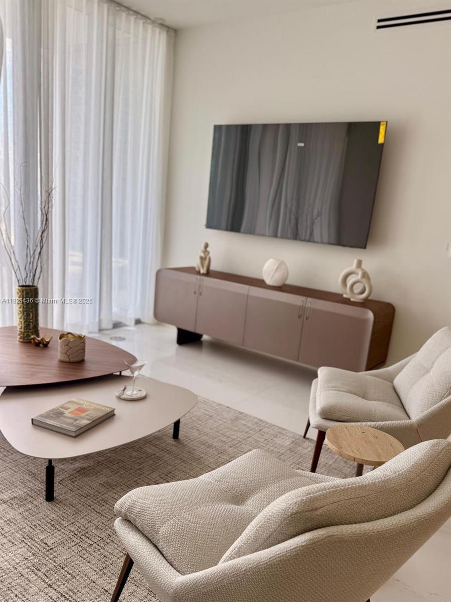 Property Photo:  300 Biscayne Boulevard Way 5009W  FL 33131 