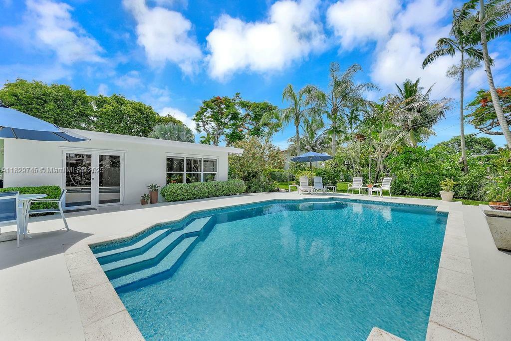 Property Photo: 15730 SW 87th Ct FL 33157