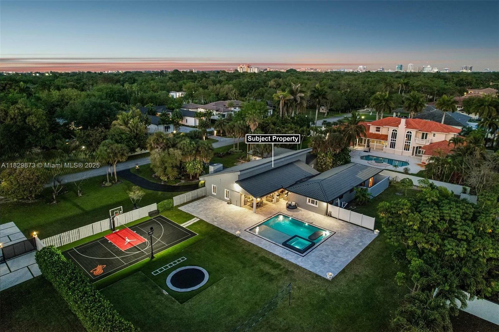 Property Photo: 9520 SW 100th St FL 33176