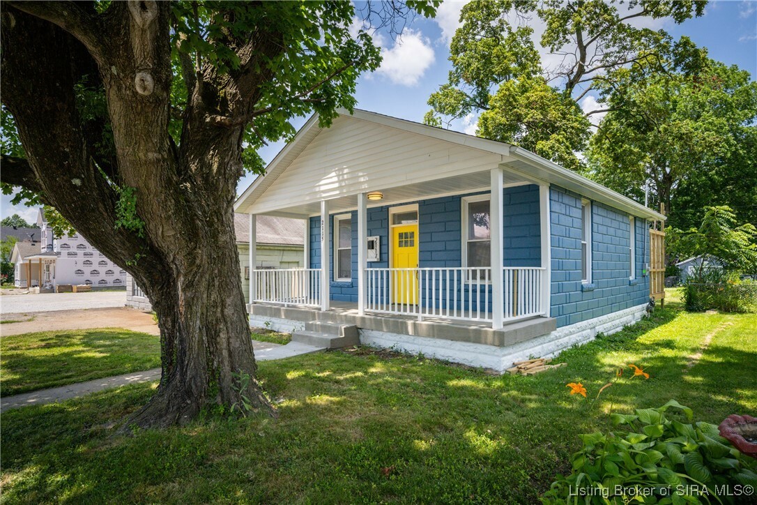 Property Photo: 2117 E Market Street IN 47150
