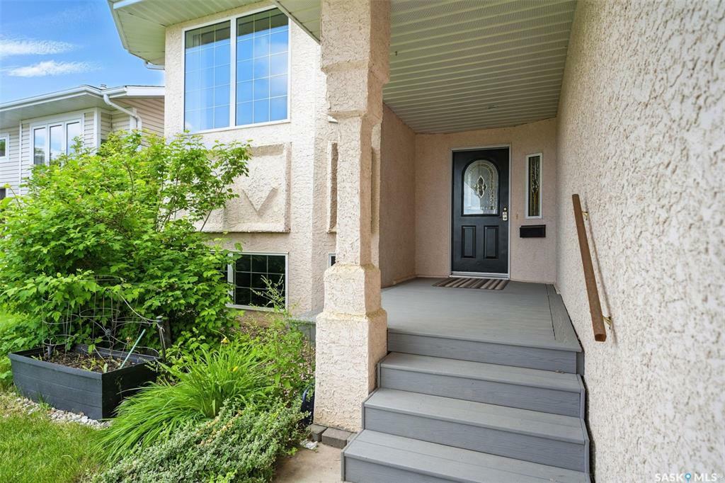 Property Photo: 747 Konihowski Road SK S7S 1K1