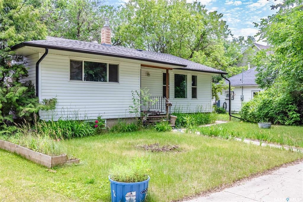 1115 6th Avenue NW  Moose Jaw SK S6H 4A7 photo
