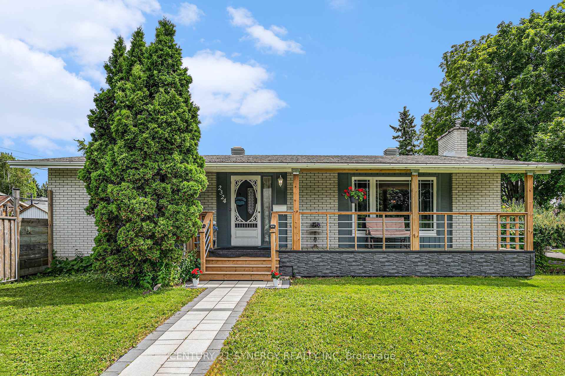 Photo de la propriété: 2324 Susan Street ON K1G 1K3