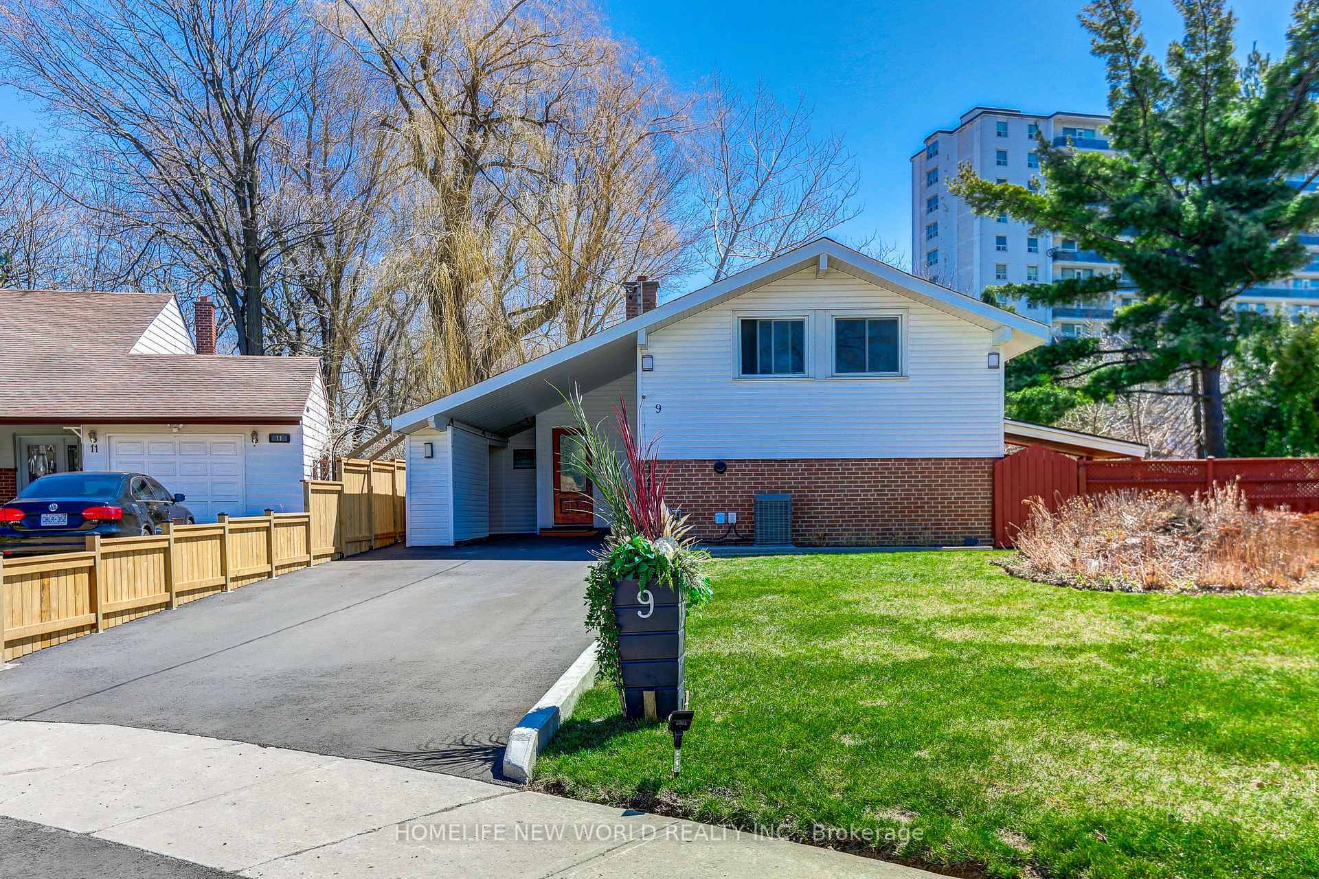 Property Photo: 9 Ladysbridge Drive ON M1G 3H5