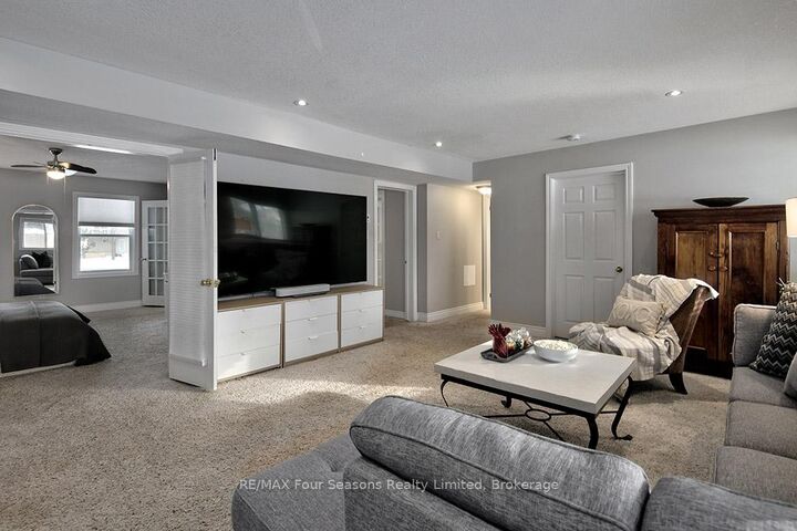 Property Photo: 104 Laurie'S Court ON L9Y 0L4