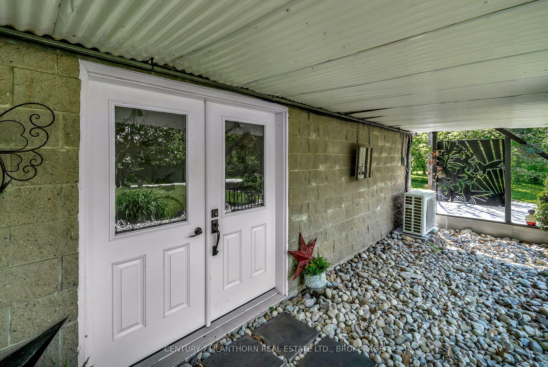 Photo de la propriété: 11807 Loyalist Parkway ON K0K 2T0