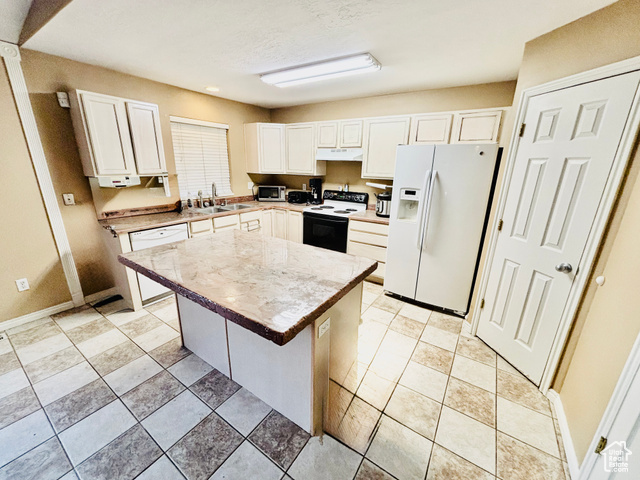 Property Photo: 1048 S 925 W UT 84087