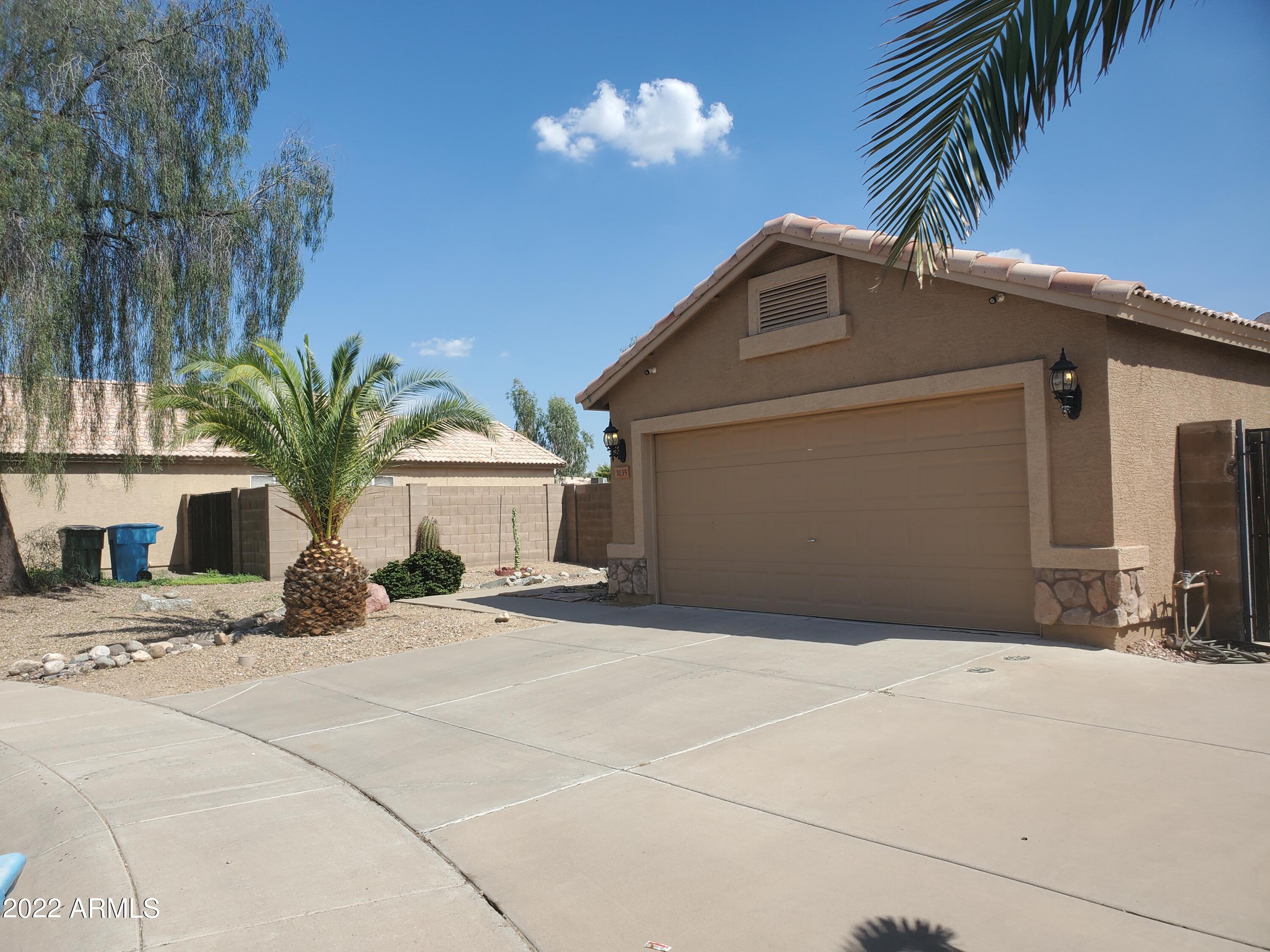 Property Photo: 3135 W Abraham Lane AZ 85027