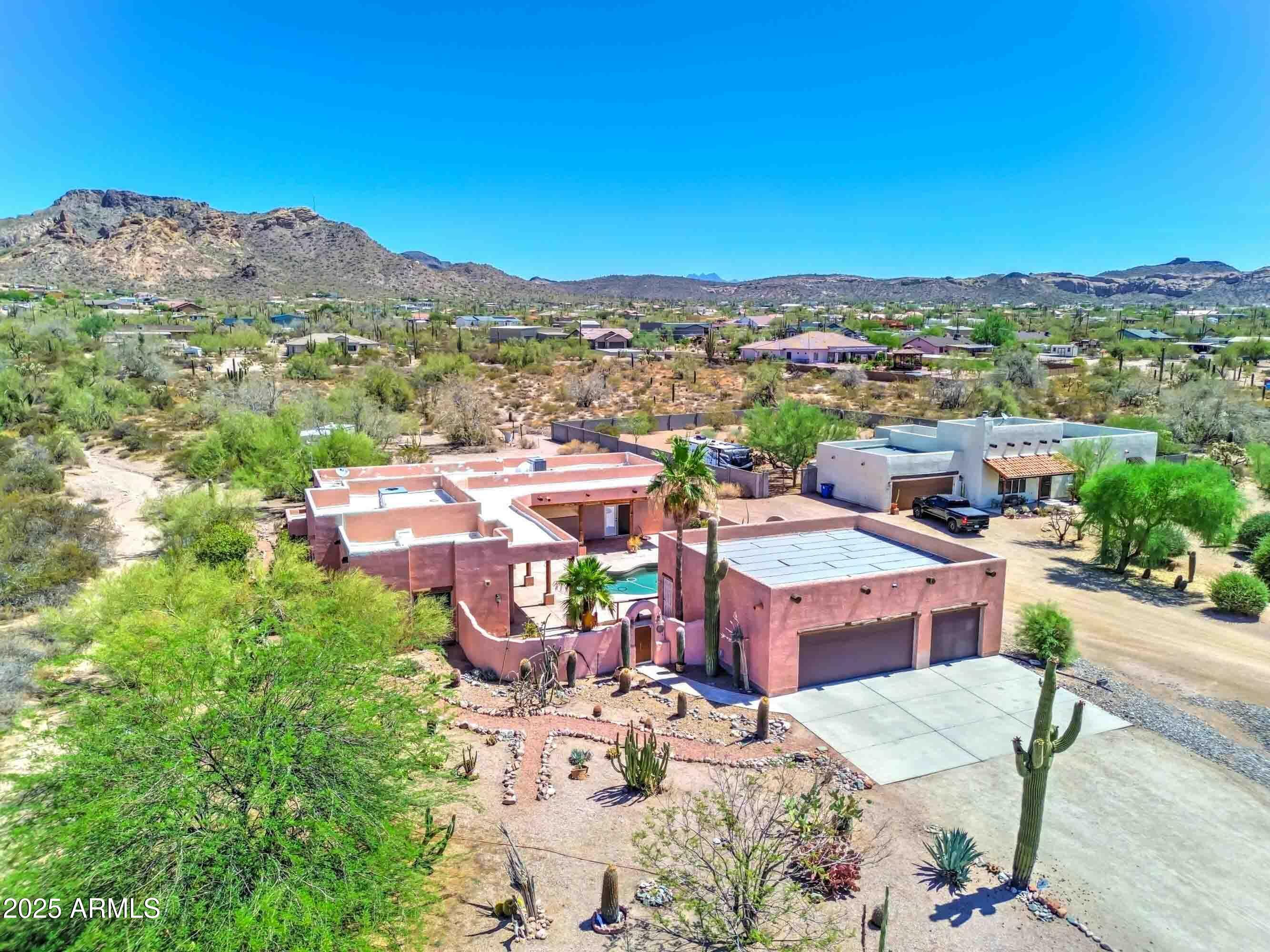 Property Photo: 14 E Kaniksu Street AZ 85119