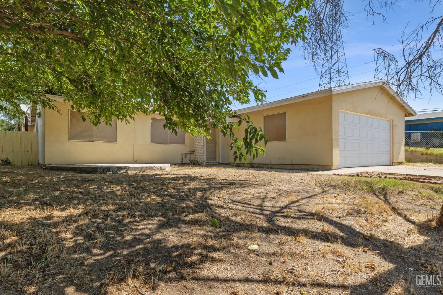 Property Photo: 7100 Sunnyridge Avenue CA 93306
