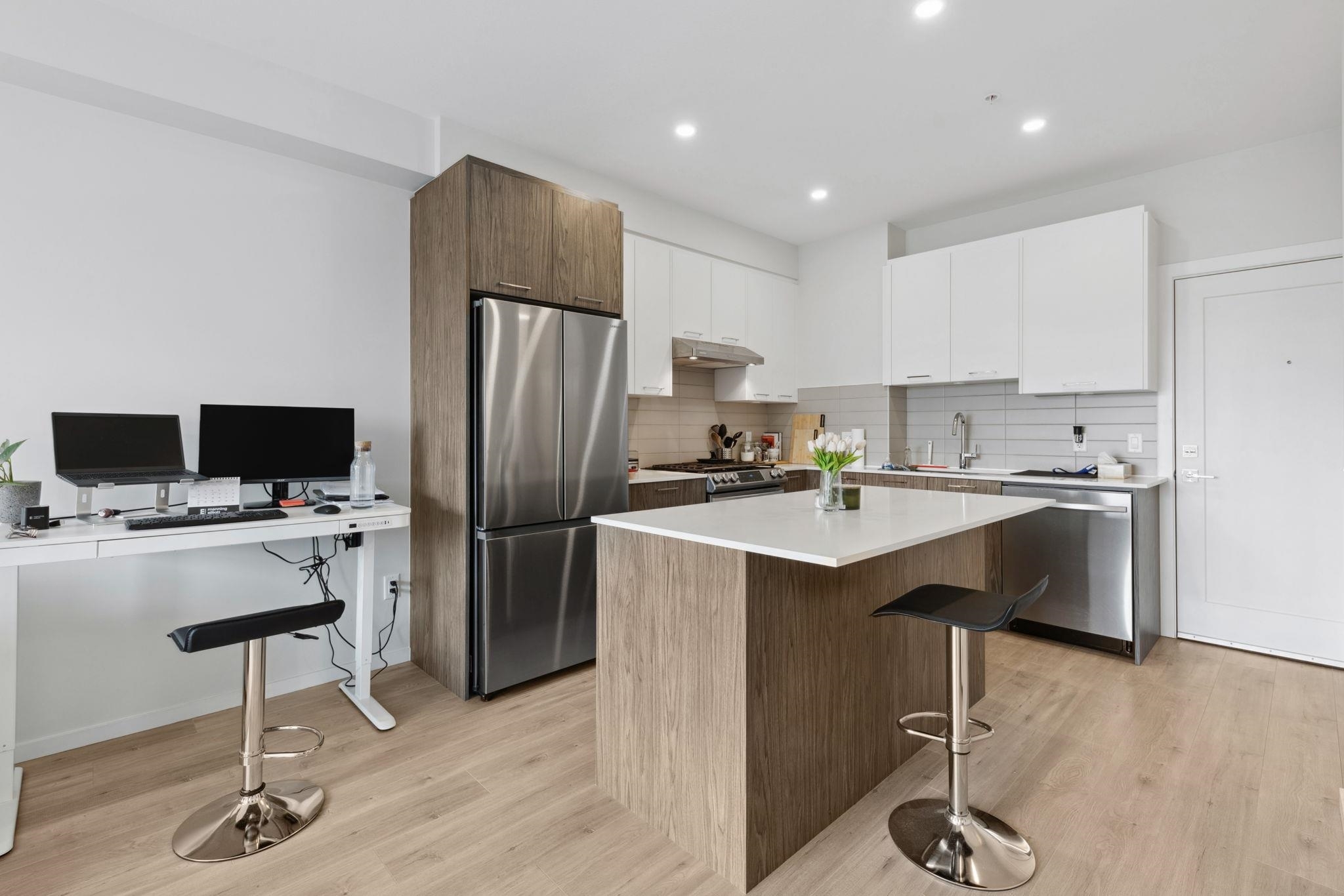 Property Photo: 3315 148 Street 403 BC V4P 0H5