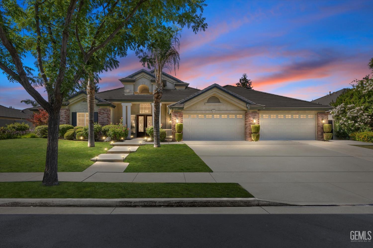 Property Photo:  12107 Bedfordshire Drive  CA 93311 