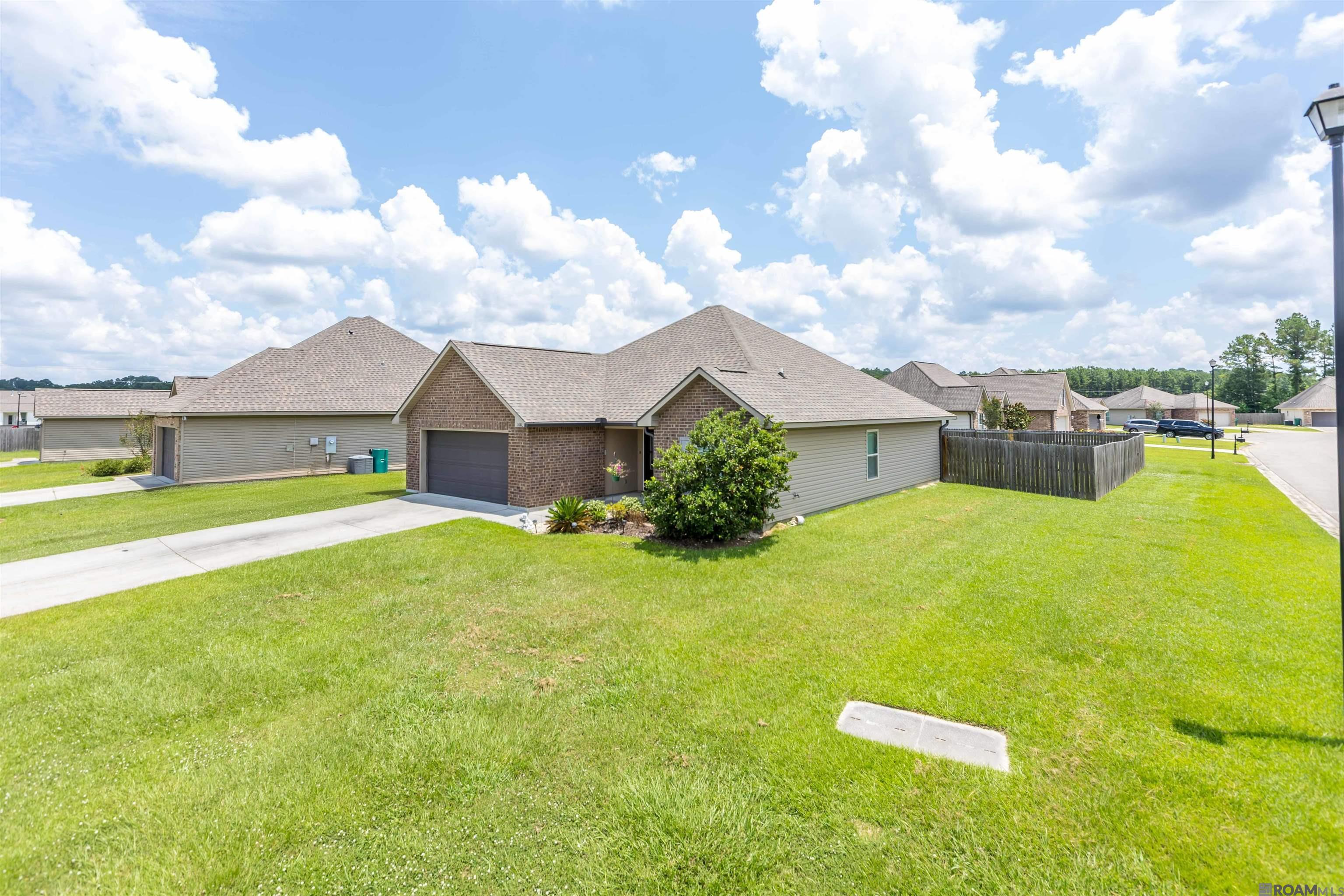 Property Photo: 26618 Evangeline Trace Blvd LA 70726