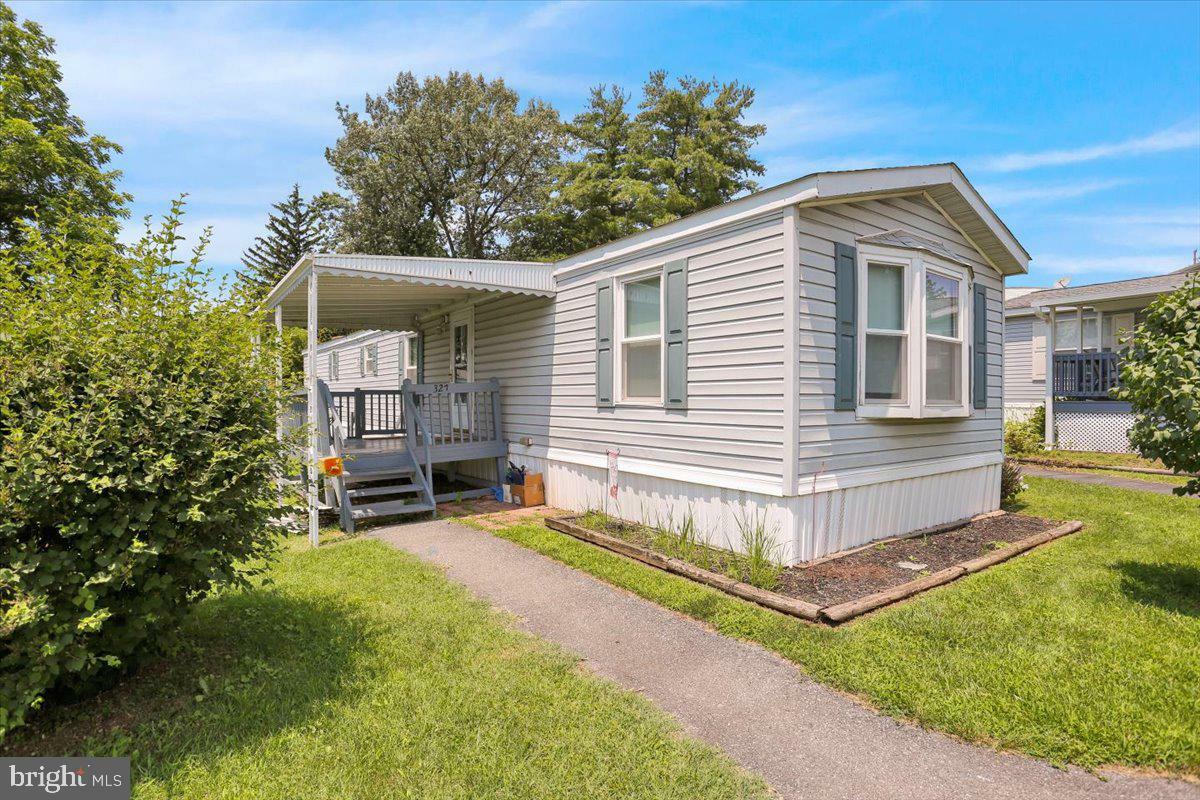 327 Hampshire Avenue  Reading PA 19606 photo
