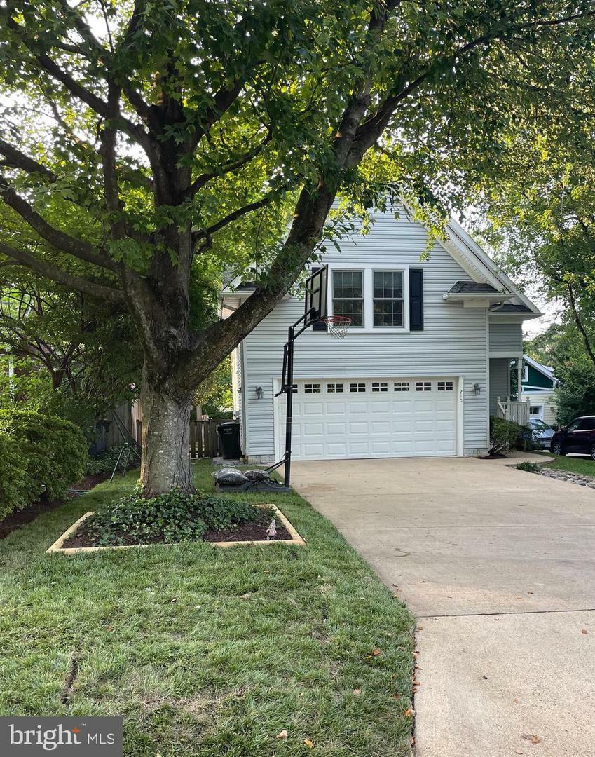Property Photo:  210 N Oak Street  VA 22046 