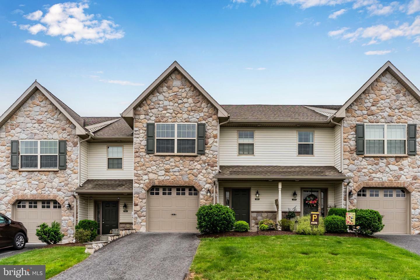 232 Melbourne Lane  Mechanicsburg PA 17055 photo