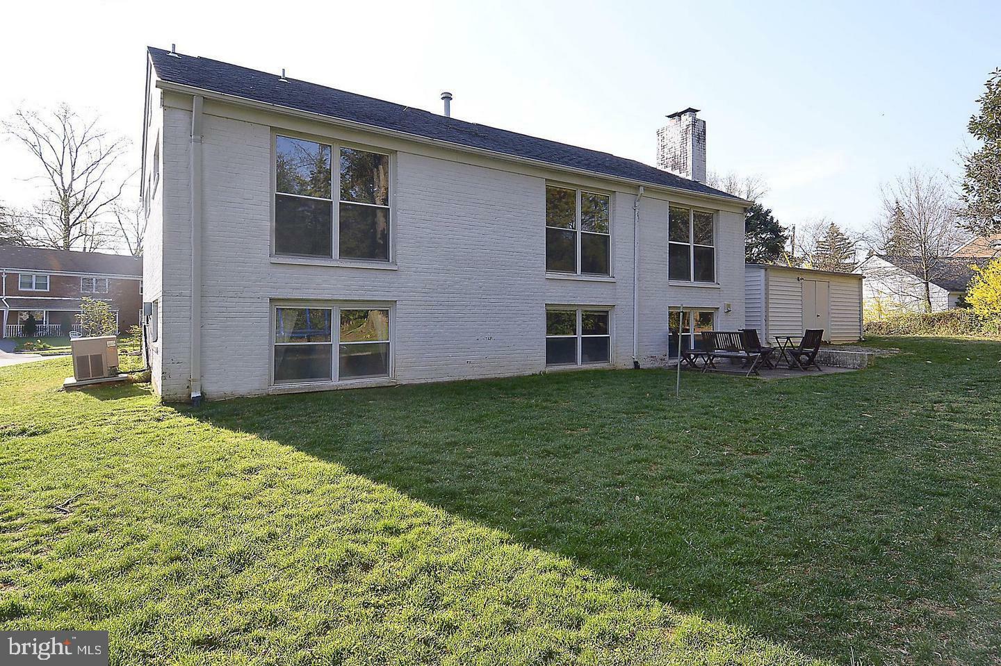 Property Photo: 6916 Southridge Drive VA 22101