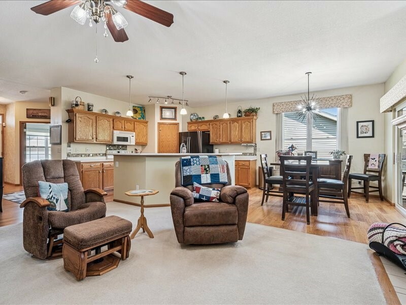 Property Photo:  4176 Lakeview Drive SW  IA 52404 