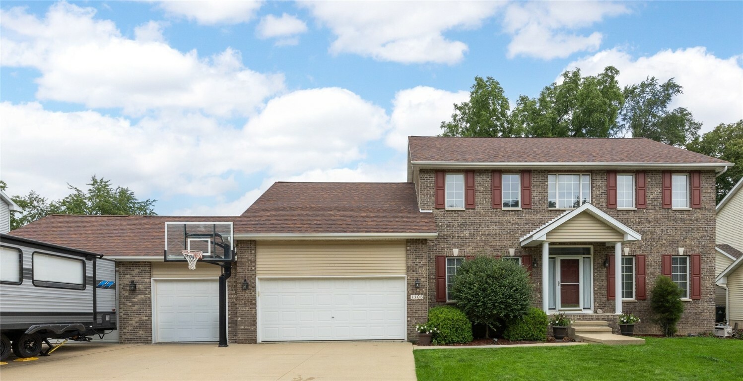 Property Photo:  1706 Woodcrest Street NE  IA 52402 
