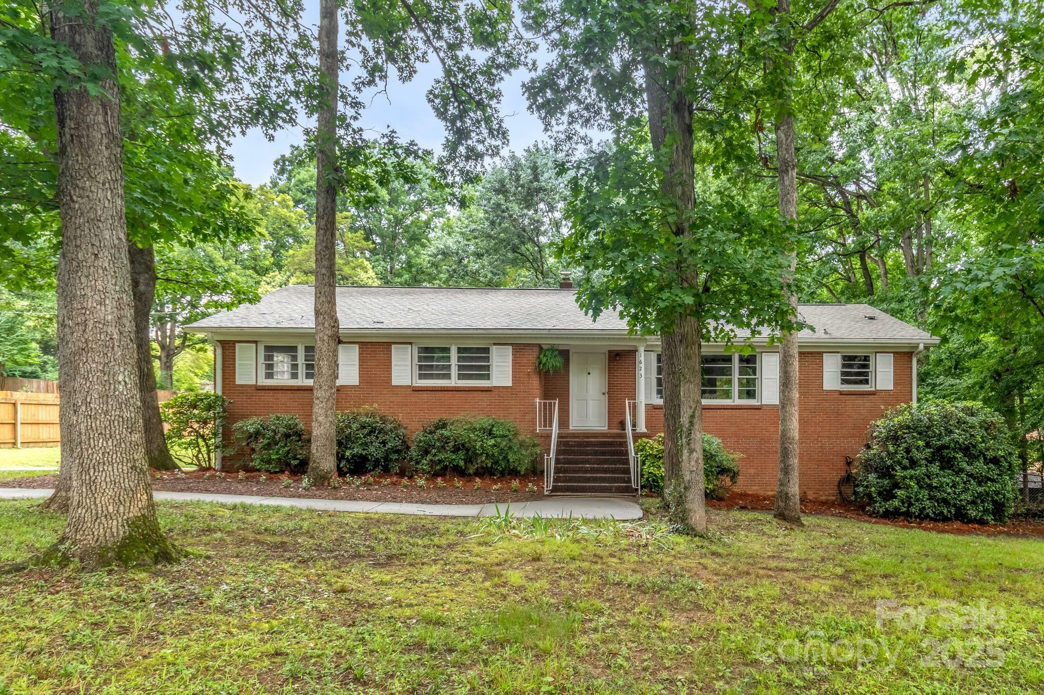 1623 Lumarka Drive  Charlotte NC 28212 photo
