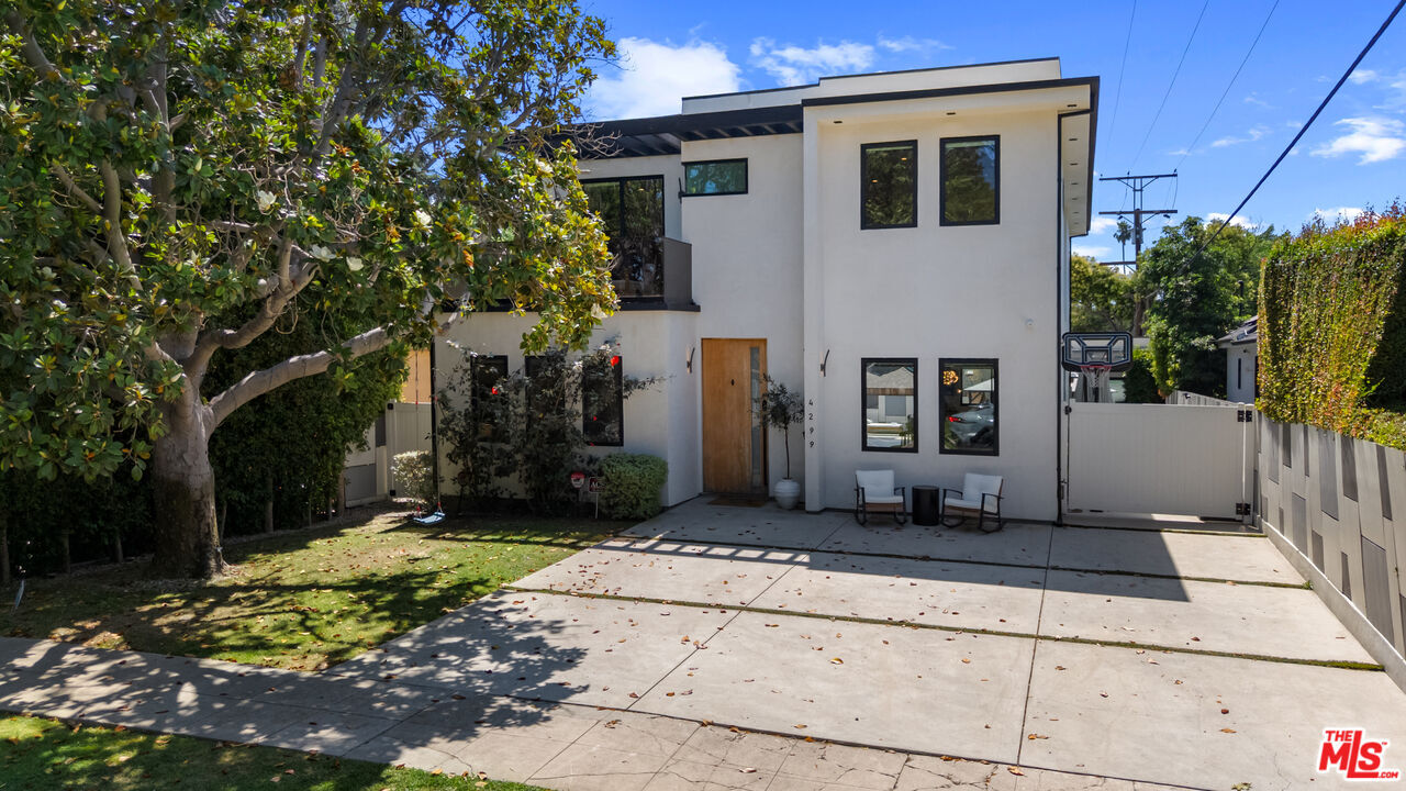 Property Photo: 4299 Elmer Ave CA 91602