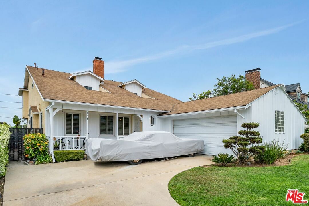 Property Photo: 6221 Flores Ave CA 90056