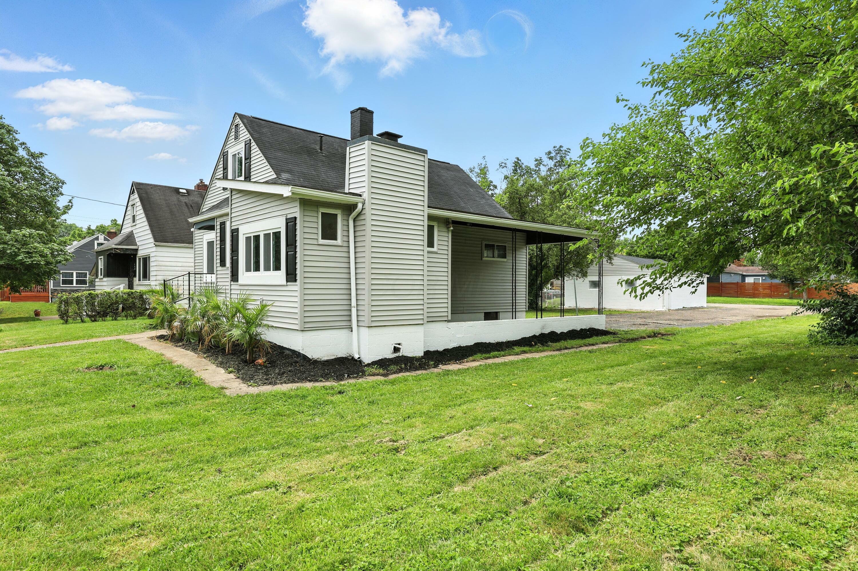 Property Photo: 449 Woodland Avenue OH 43203