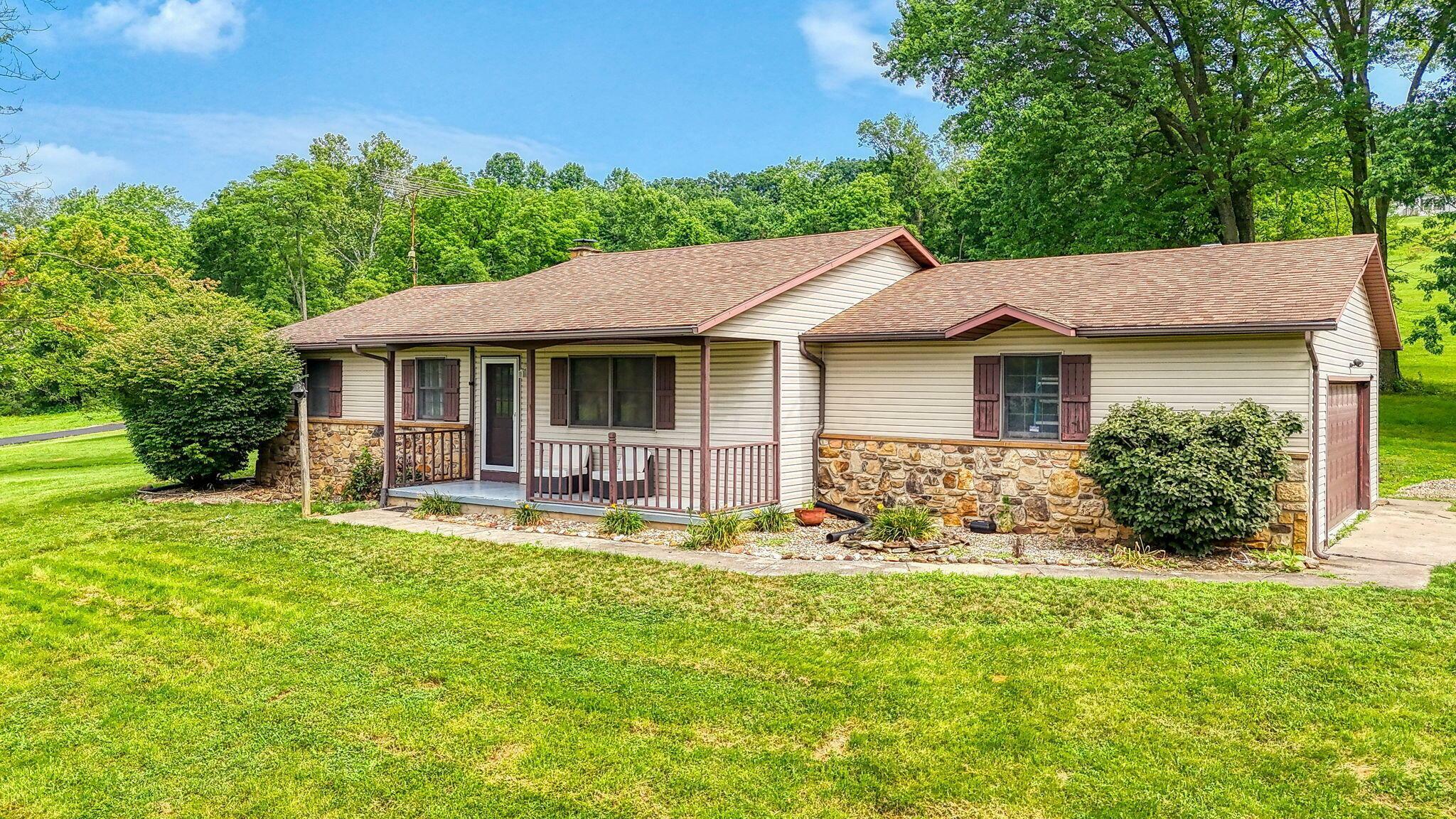 Property Photo:  11480 Webb Summit SE Road  OH 43107 