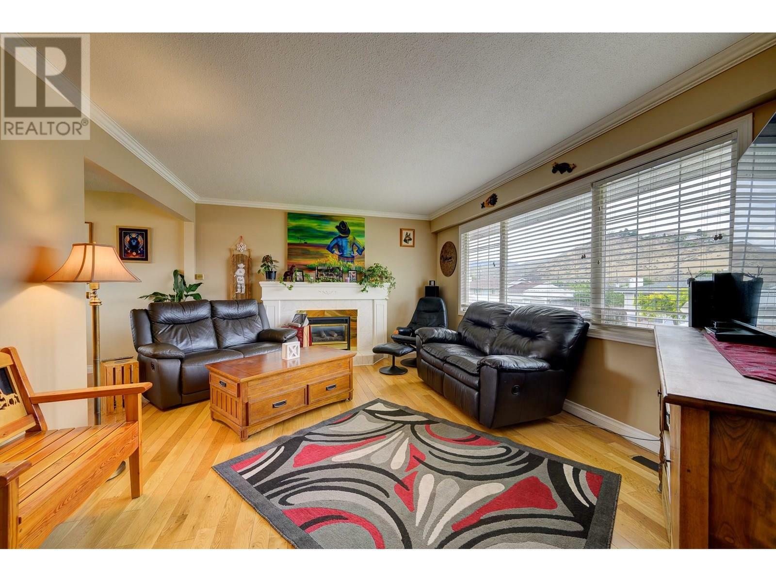 Photo de la propriété: 927 Cranbrook Place BC V2B 2A8