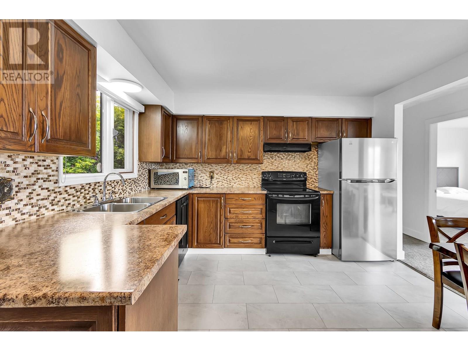 Property Photo: 2361 Hart Highway BC V2K 1M5
