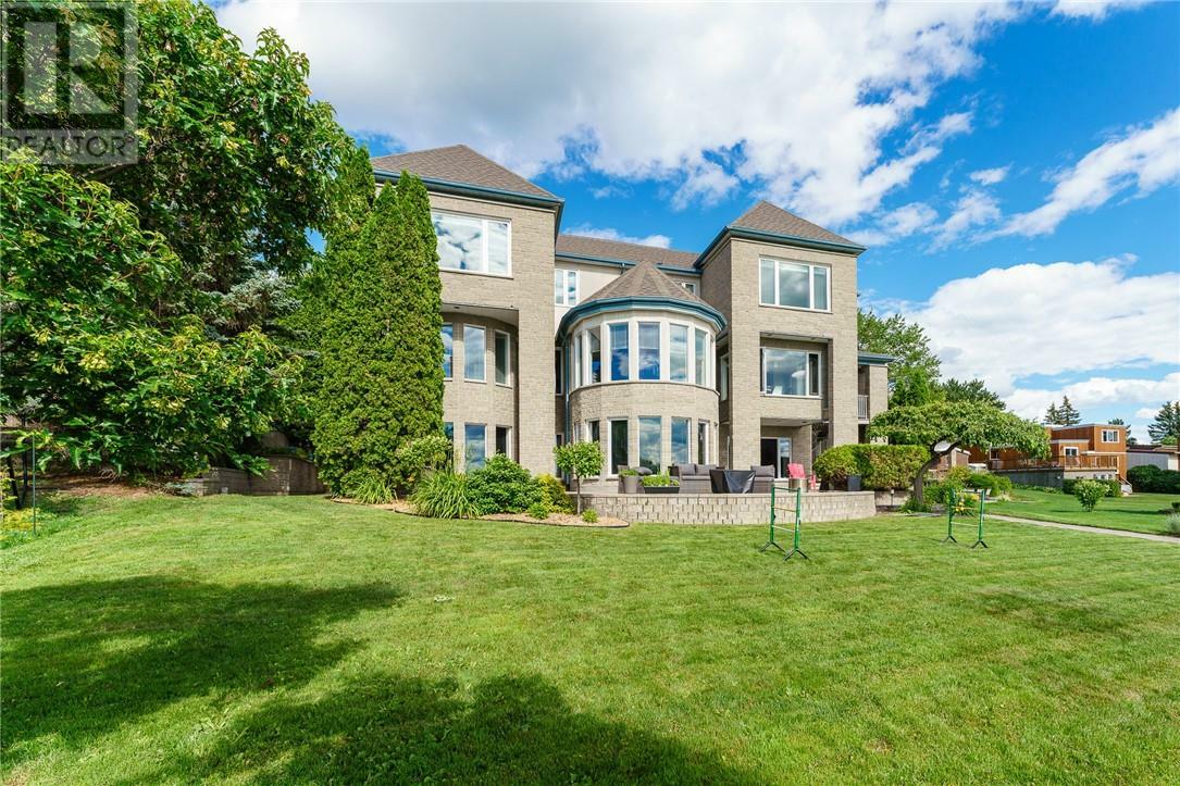 Property Photo: 73 Baycrest Road ON P3B 3X1