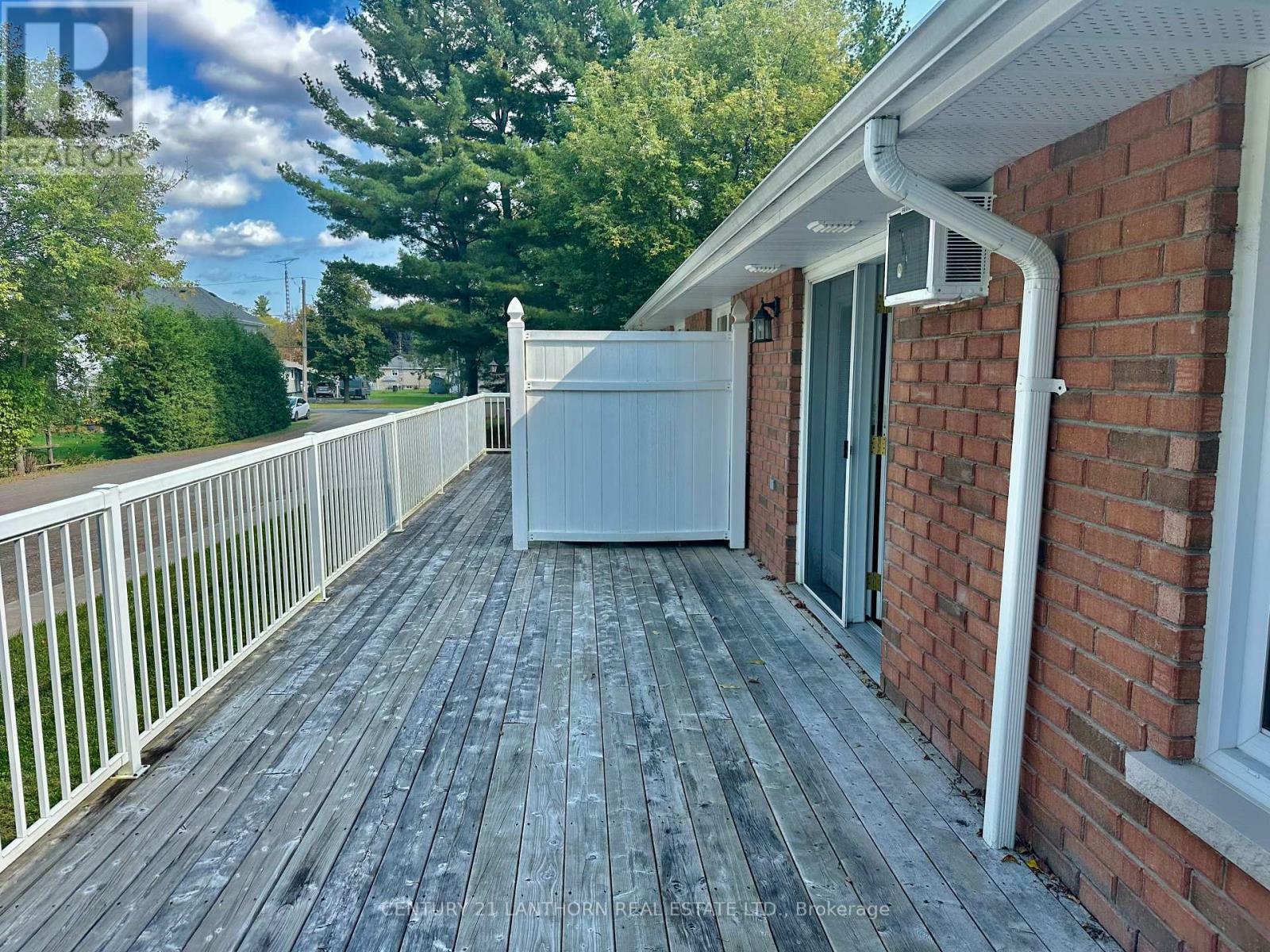 Property Photo: 494 Metcalf Street 3 ON K0K 3J0