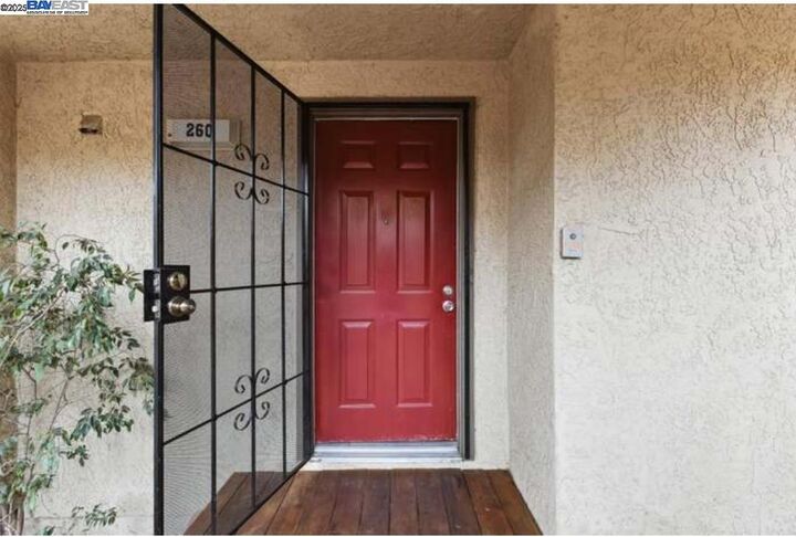 Property Photo: 680 Dartmore Lane 260 CA 94544