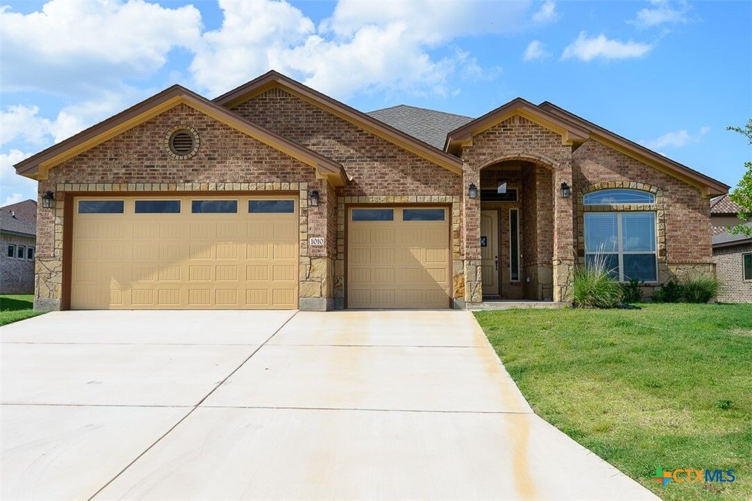 Property Photo: 1010 Winchester Drive TX 76559