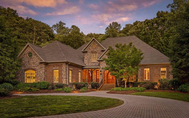 11 Saint Nicholas Way  Signal Mountain TN 37377 photo